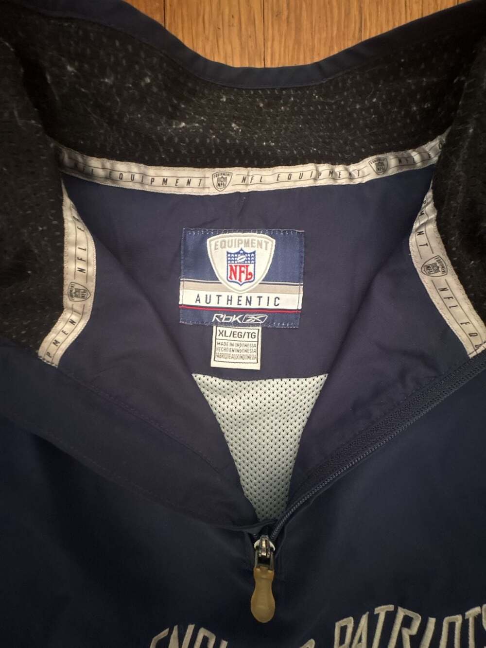 Vintage Reebok NFL Equipment New England Patriots 1/4 Zip Windbreaker Jacket - Picture 2 of 2